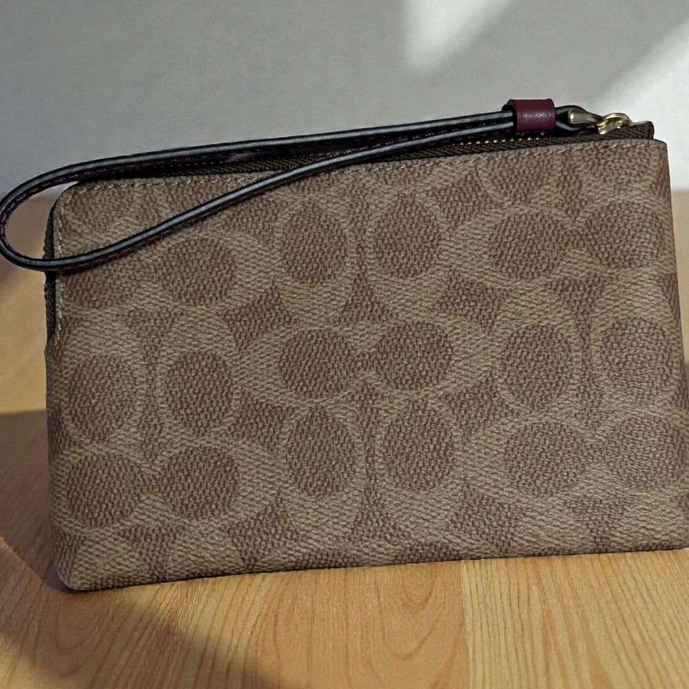 Coach Corner Zip Wristlet in Signature Canvas with Horse & Carriage - NWT - Picture 3 of 9